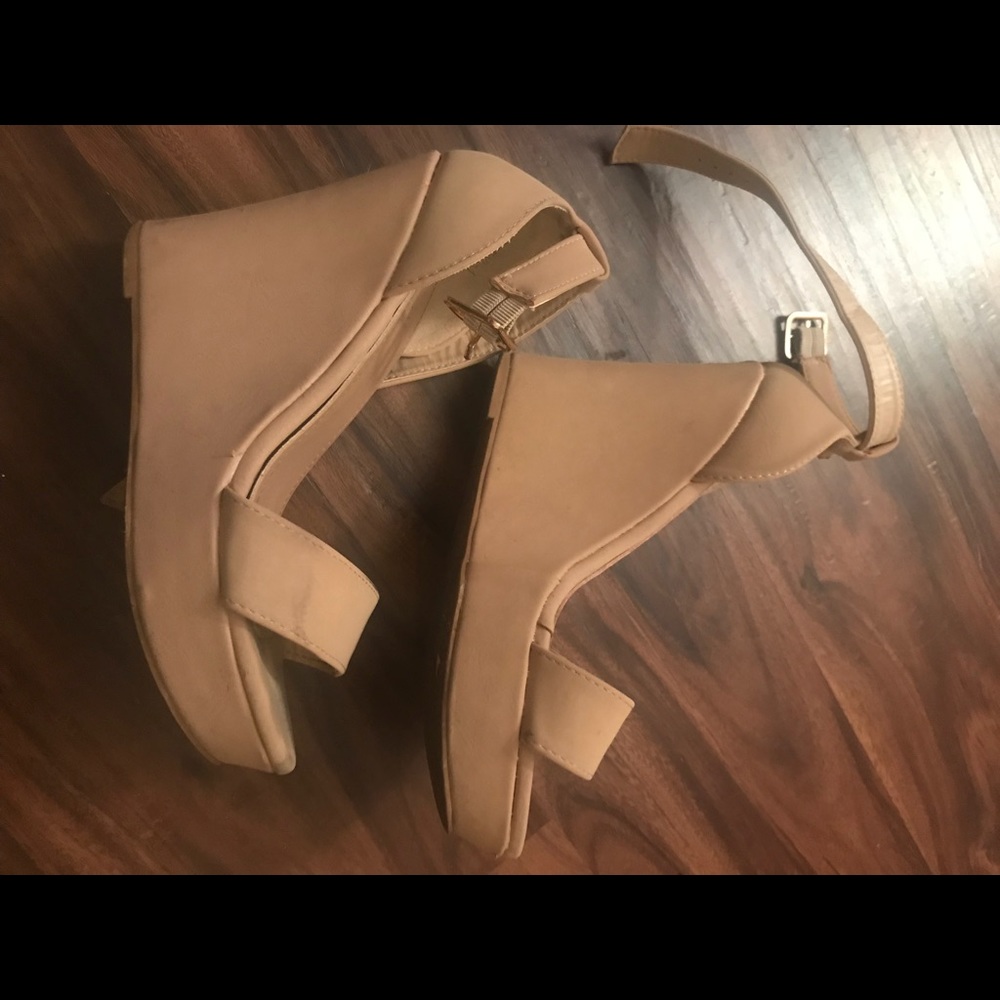 Nude wedges